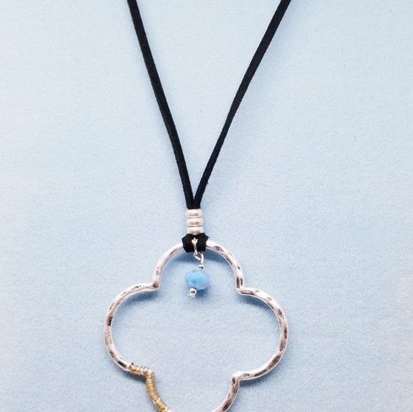 Quatrefoil wire wrapped adjustable necklace - Picture 3 of 3